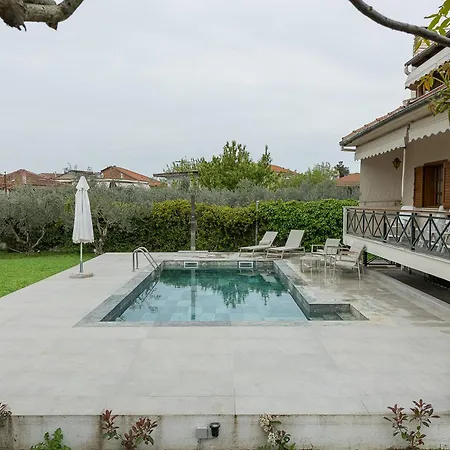 Zeusplace Magic Pool * Aiginio